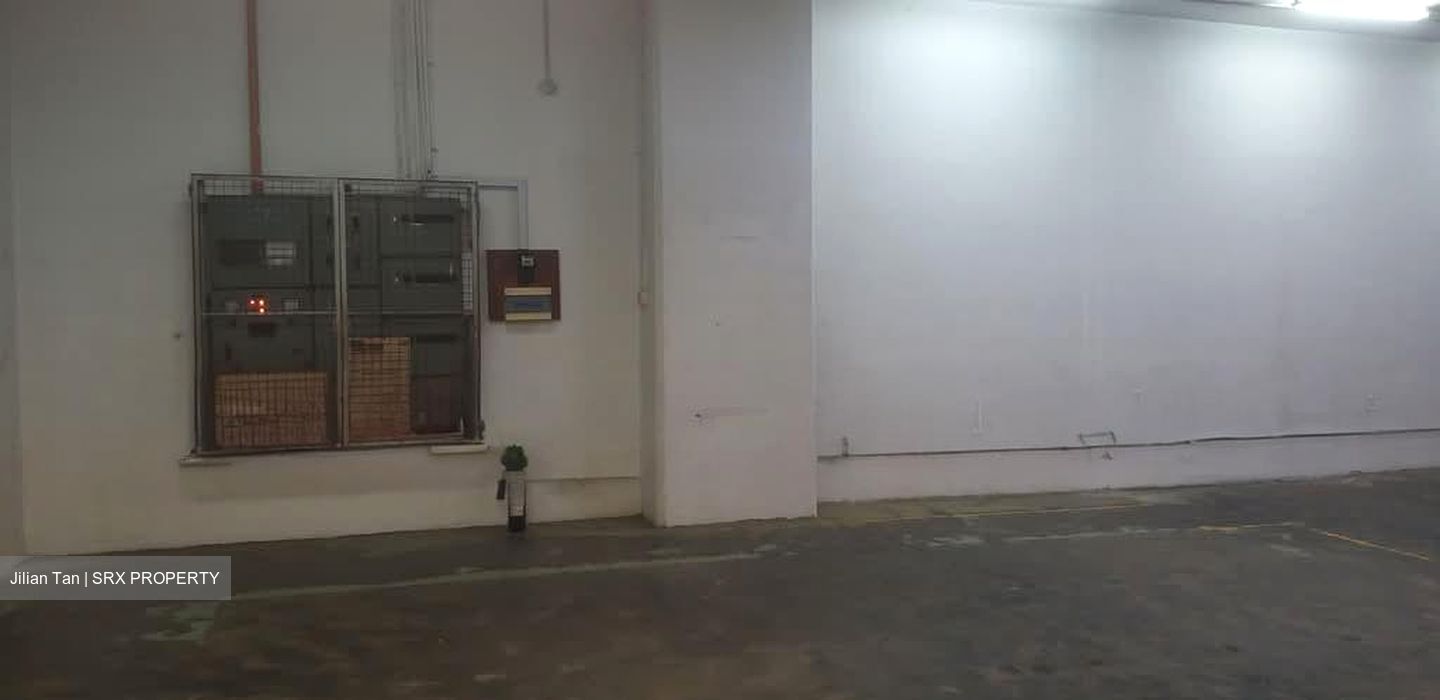 Valiant Industrial Building (D13), Factory #533363101